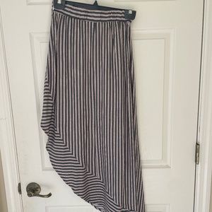 Asymmetrical skirt - vertical line